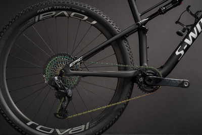 The new SRAM AXS transmission brings the latest technology to the SWorks Epic.